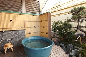 温泉坪庭露天付客室