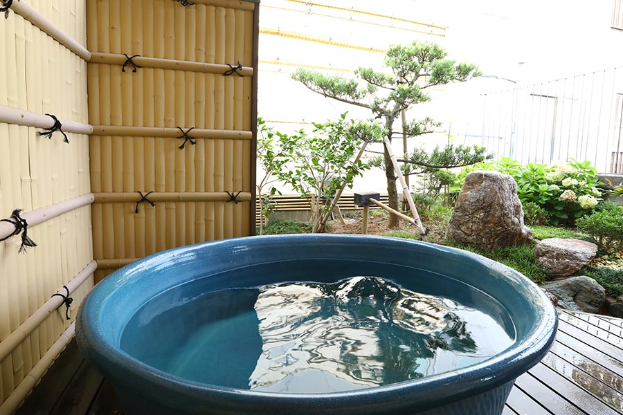 温泉坪庭露天付客室(独立部屋/１２畳和室＋洋間)
